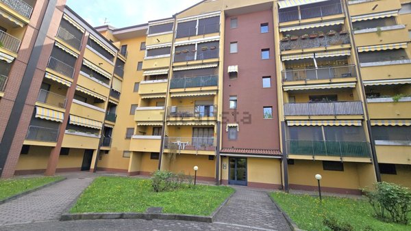 appartamento in vendita a Rozzano in zona Quinto Stampi