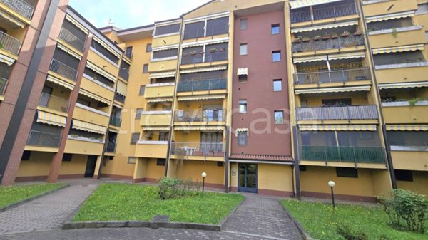 appartamento in vendita a Rozzano in zona Quinto Stampi