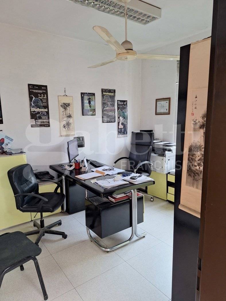 capannone in vendita a Rozzano