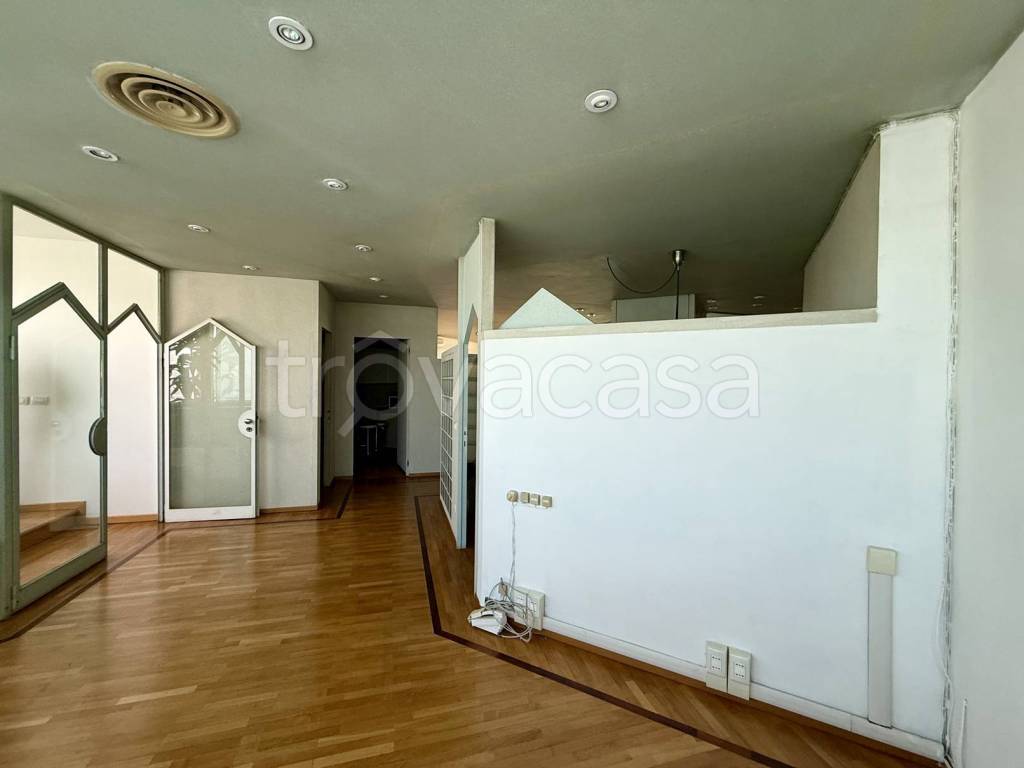 ufficio in vendita a Rozzano