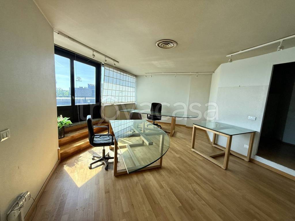 ufficio in vendita a Rozzano