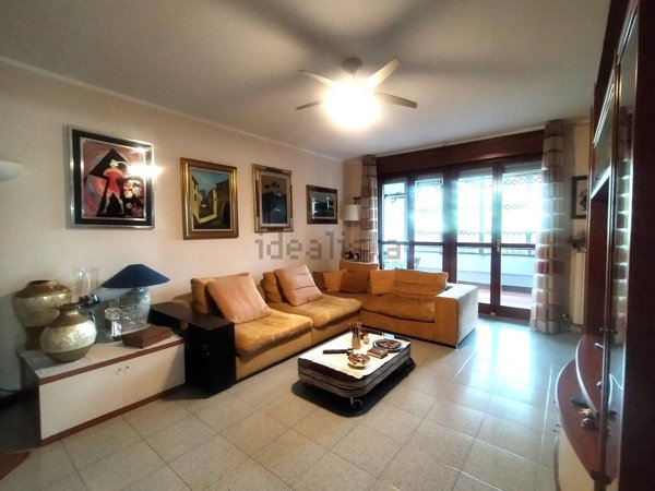 appartamento in vendita a Rozzano in zona Valleambrosia