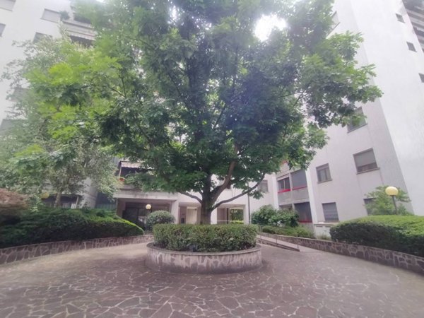 appartamento in vendita a Rozzano in zona Valleambrosia
