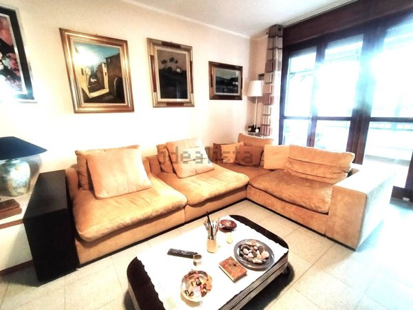 appartamento in vendita a Rozzano in zona Valleambrosia