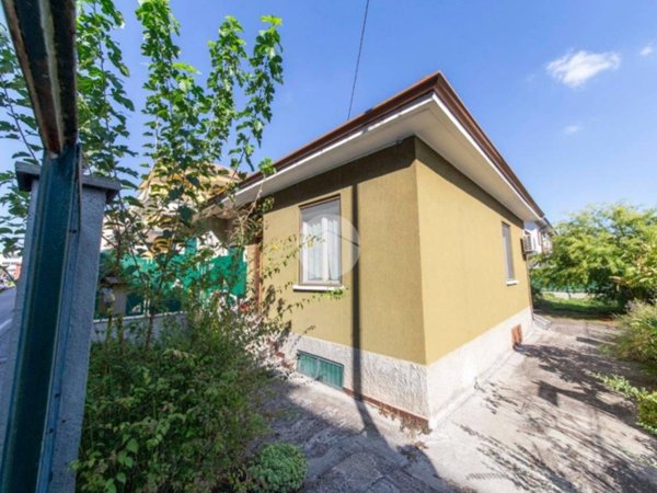 casa indipendente in vendita a Rozzano in zona Valleambrosia