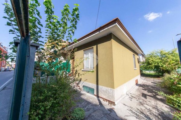casa indipendente in vendita a Rozzano in zona Valleambrosia