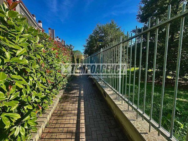 appartamento in vendita a Rozzano in zona Valleambrosia