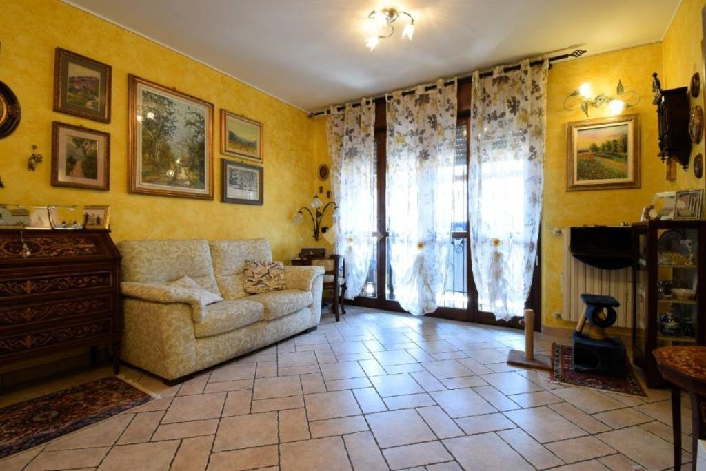 appartamento in vendita a Rozzano in zona Quinto Stampi