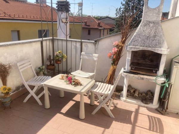 appartamento in vendita a Rozzano in zona Quinto Stampi