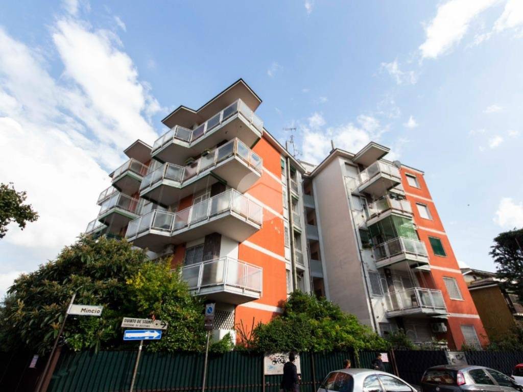 appartamento in vendita a Rozzano in zona Quinto Stampi
