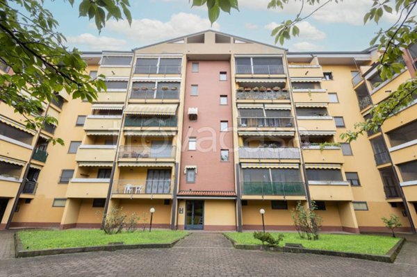 appartamento in vendita a Rozzano in zona Quinto Stampi