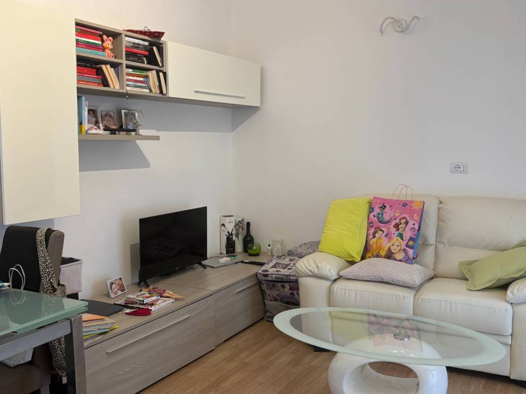 appartamento in vendita a Rozzano in zona Quinto Stampi