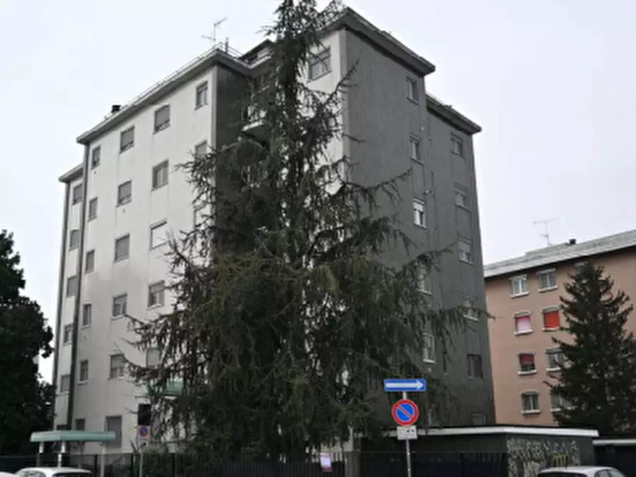 locale di sgombero in vendita a Rozzano