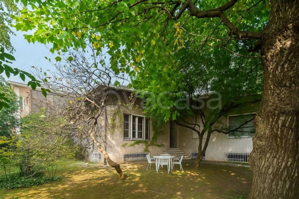 casa indipendente in vendita a Rozzano in zona Quinto Stampi