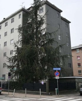 locale di sgombero in vendita a Rozzano