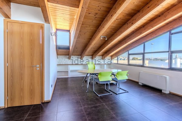 ufficio in vendita a Rozzano in zona Quinto Stampi