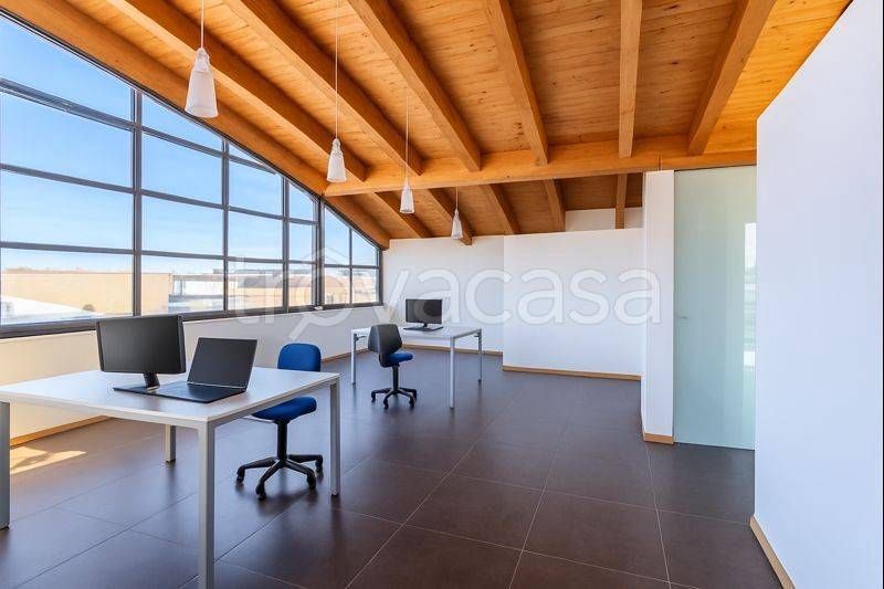 ufficio in vendita a Rozzano in zona Quinto Stampi