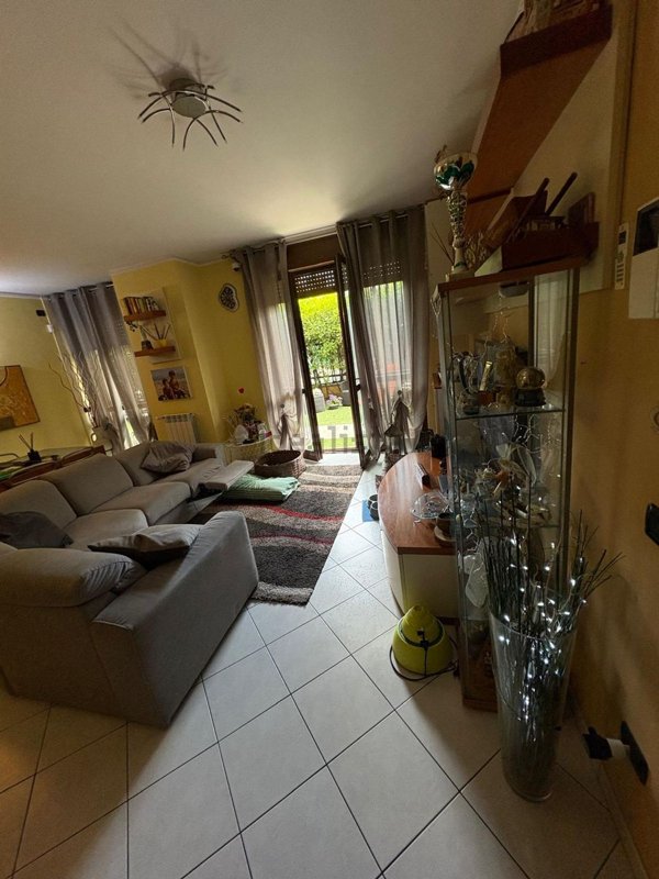 appartamento in vendita a Rozzano in zona Quinto Stampi