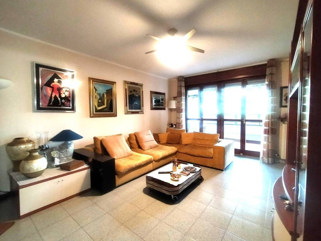 appartamento in vendita a Rozzano in zona Valleambrosia