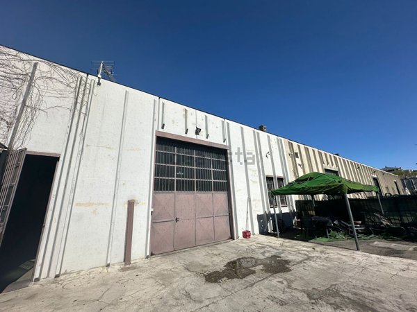 capannone in vendita a Rozzano