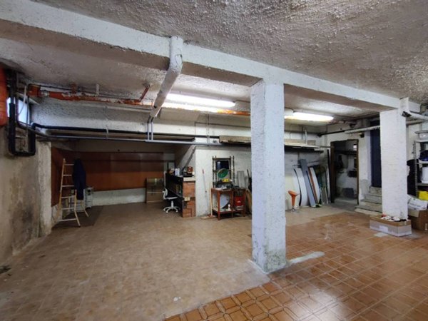 locale commerciale in vendita a Rozzano in zona Valleambrosia