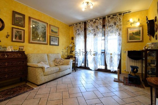 appartamento in vendita a Rozzano in zona Quinto Stampi