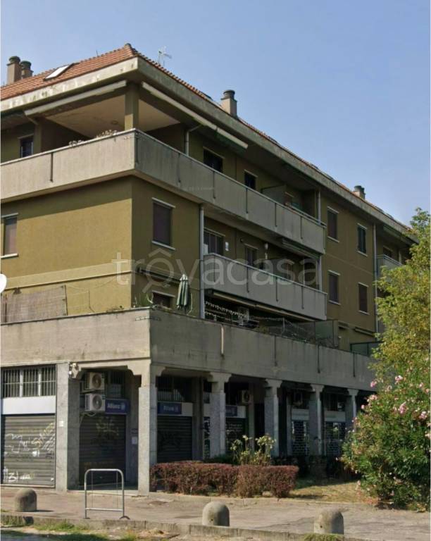 negozio in vendita a Rozzano