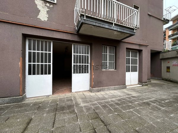 locale di sgombero in vendita a Rozzano