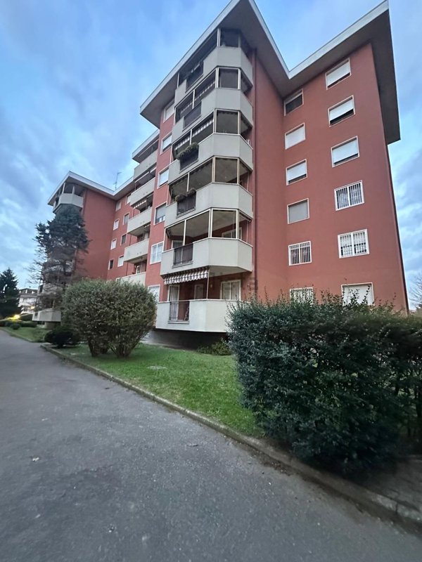 appartamento in vendita a Rozzano in zona Pontesesto