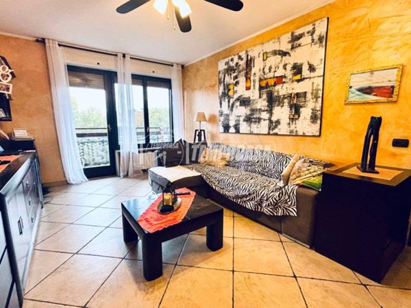 appartamento in vendita a Rozzano in zona Valleambrosia