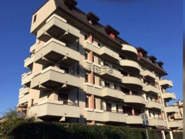 appartamento in vendita a Rozzano in zona Quinto Stampi