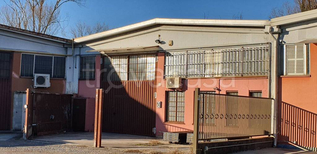 appartamento in vendita a Rozzano in zona Quinto Stampi