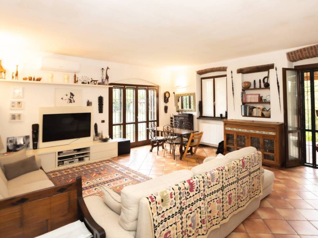 pentavano in vendita a Rozzano