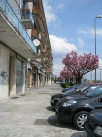 negozio in vendita a Rozzano