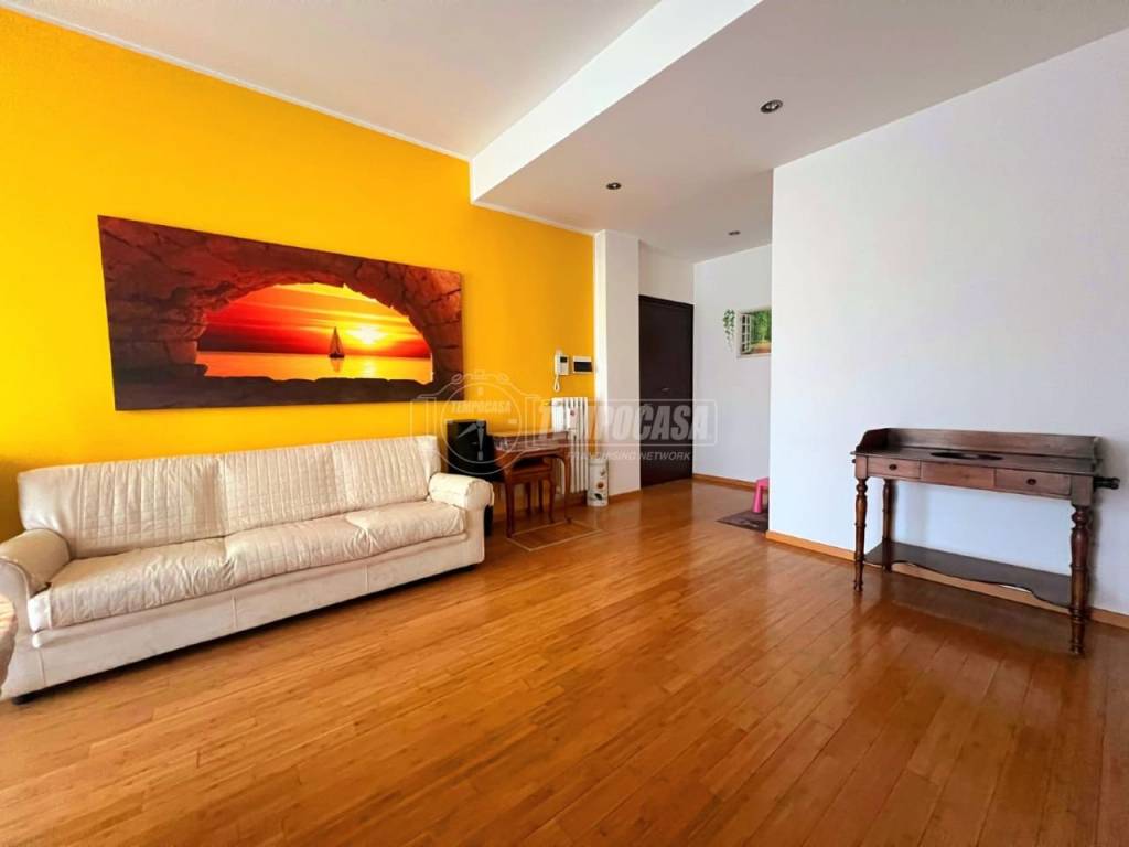 appartamento in vendita a Rozzano in zona Cassino Scanasio