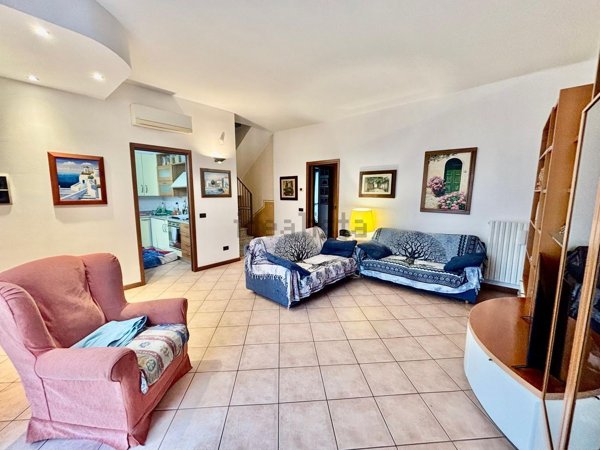 casa indipendente in vendita a Rozzano in zona Valleambrosia