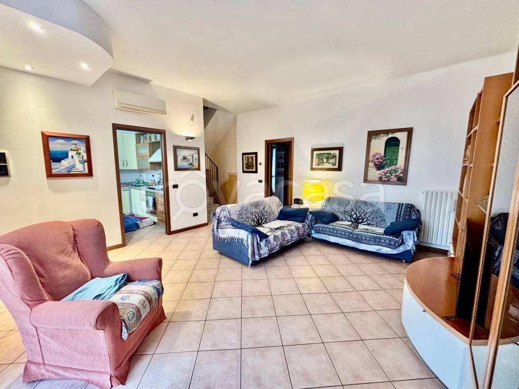 casa indipendente in vendita a Rozzano in zona Valleambrosia