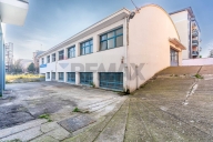 negozio in vendita a Rozzano in zona Quinto Stampi