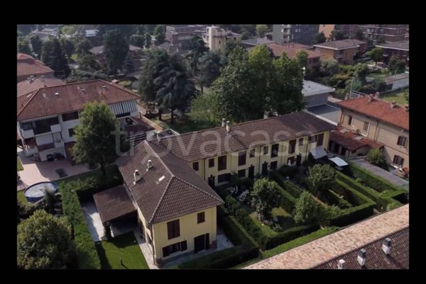 casa indipendente in vendita a Rozzano in zona Cassino Scanasio