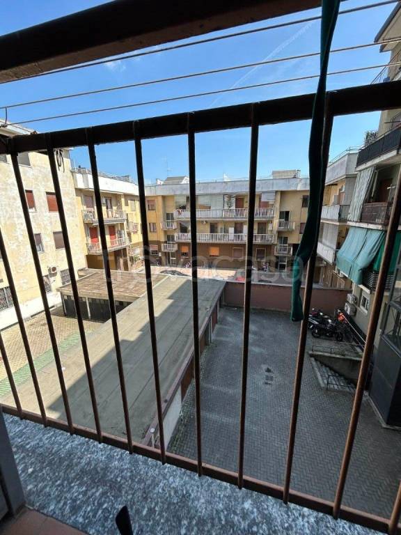 appartamento in vendita a Rozzano in zona Quinto Stampi