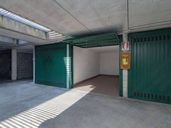 negozio in vendita a Rozzano