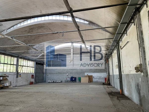 locale commerciale in vendita a Rozzano