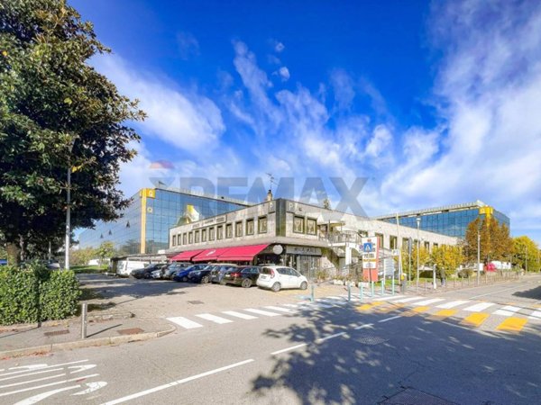 negozio in vendita a Rozzano