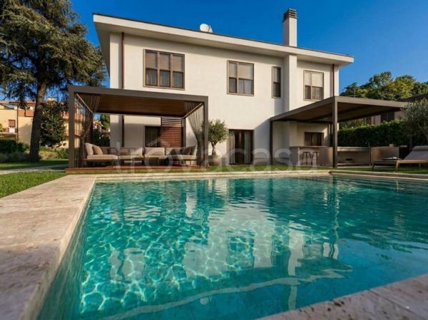 casa indipendente in vendita a Rozzano in zona Pontesesto