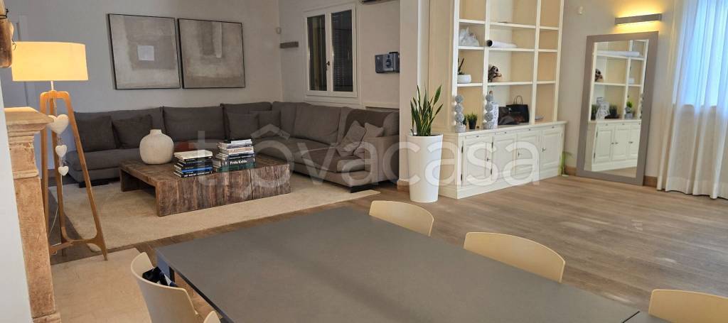 casa indipendente in vendita a Rozzano in zona Cassino Scanasio