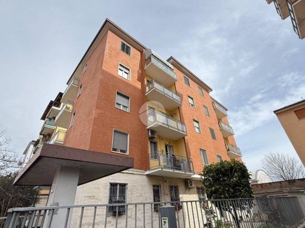 appartamento in vendita a Rozzano in zona Quinto Stampi