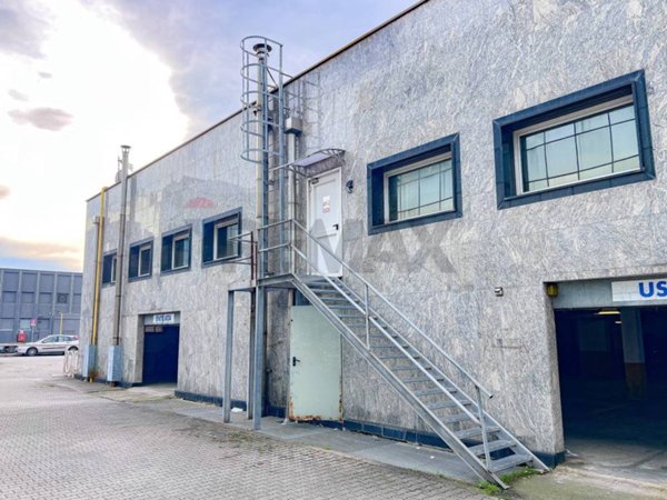 negozio in vendita a Rozzano
