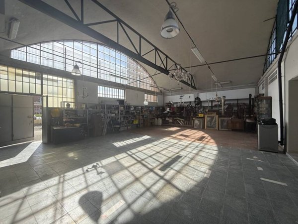 negozio in vendita a Rozzano in zona Valleambrosia
