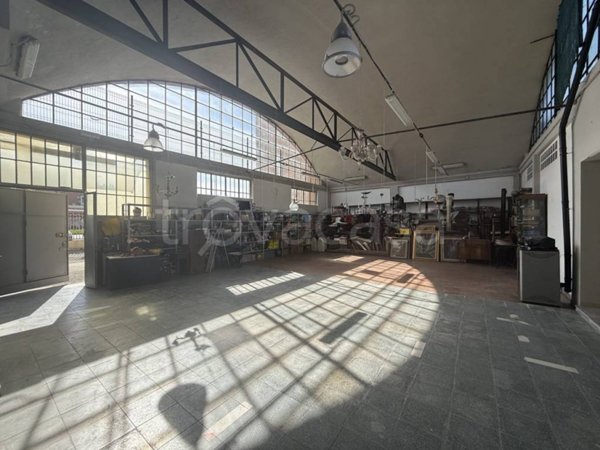 negozio in vendita a Rozzano in zona Valleambrosia