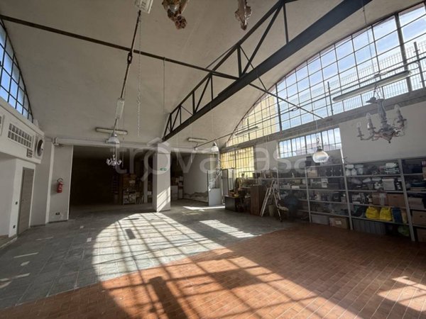 capannone in vendita a Rozzano in zona Valleambrosia